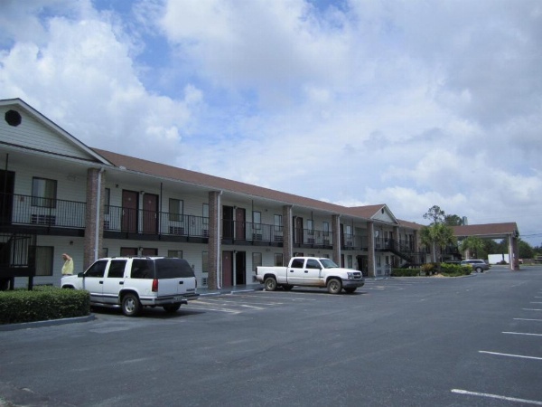 Western Inn & Suites image 14