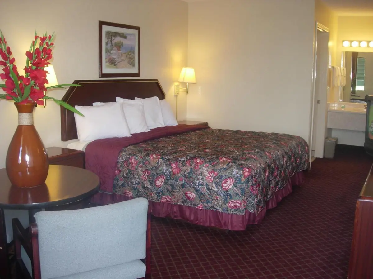Western Inn & Suites Main image