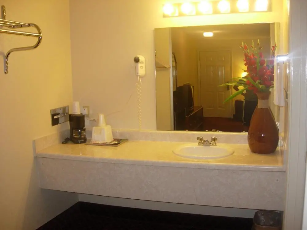 Western Inn & Suites 7