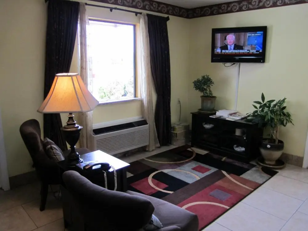 Western Inn & Suites 8